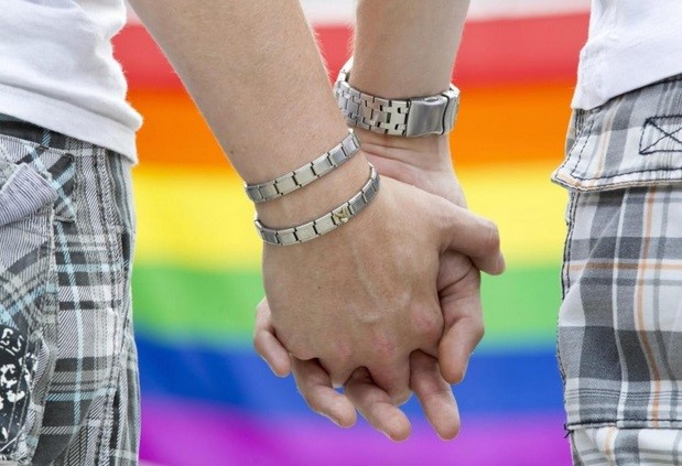 Omosessualità: come parlarne con un adolescente. Gli esperti rispondono